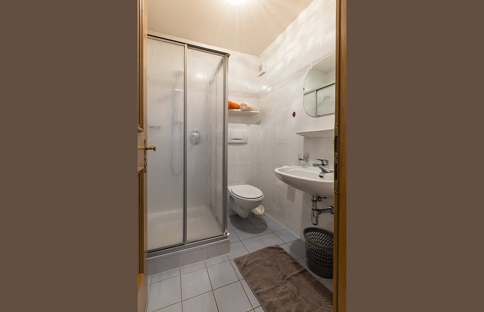  Apartment Enzian - bathroom