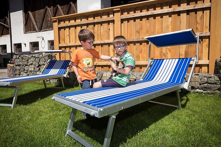 Prato con lettini prendisole Prato con lettini prendisole